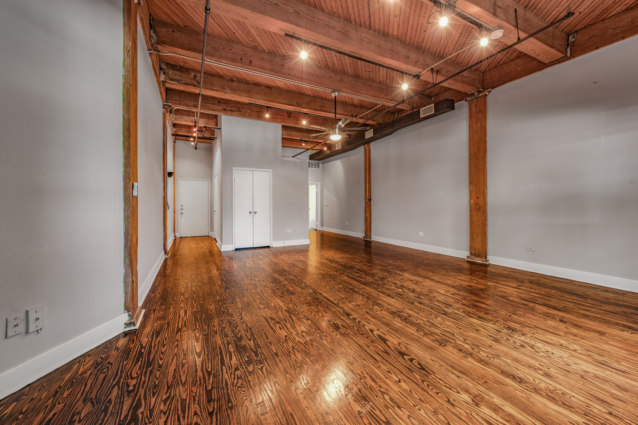 711 William St - 210