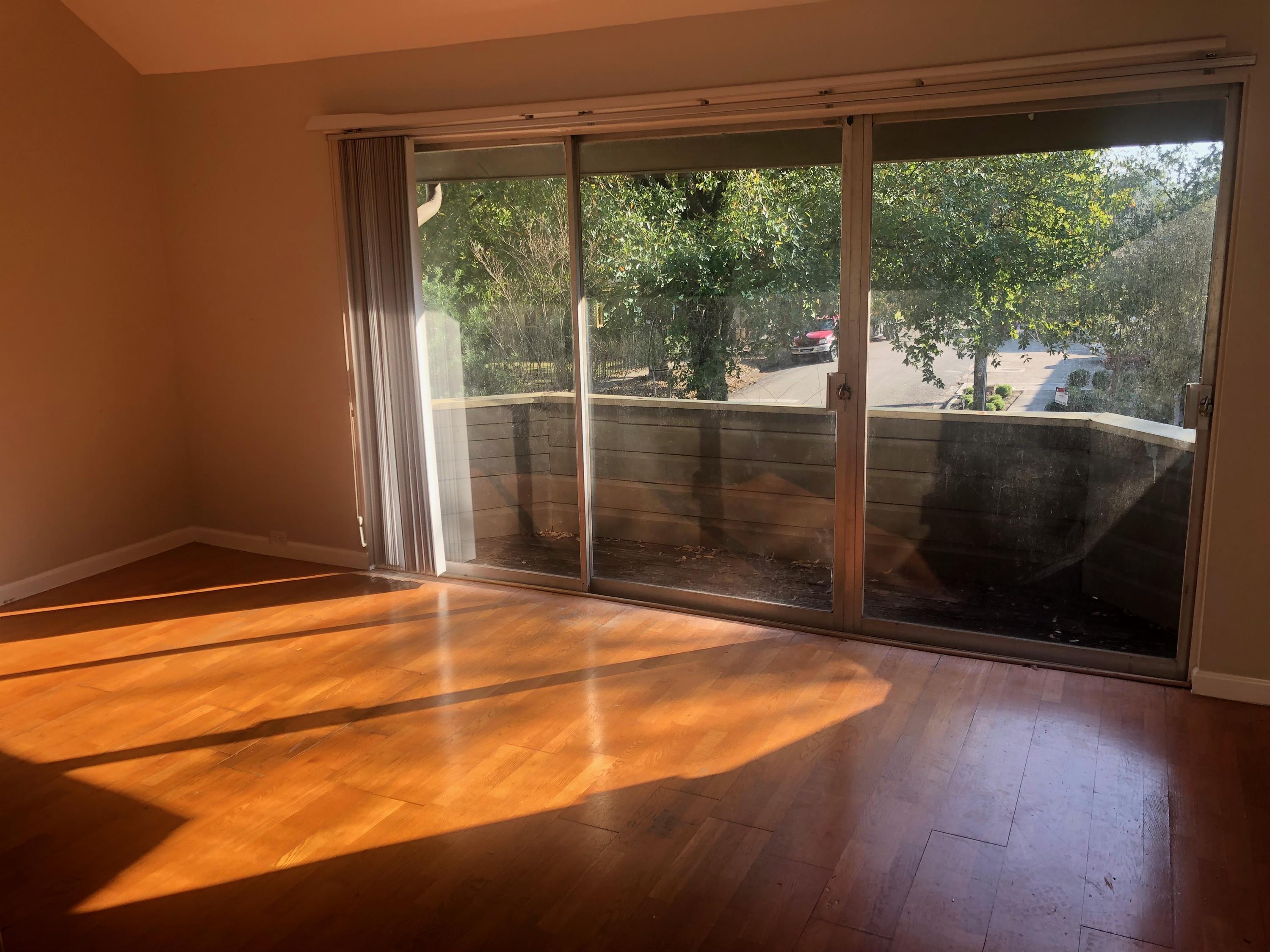 406 Hawthorne - B
