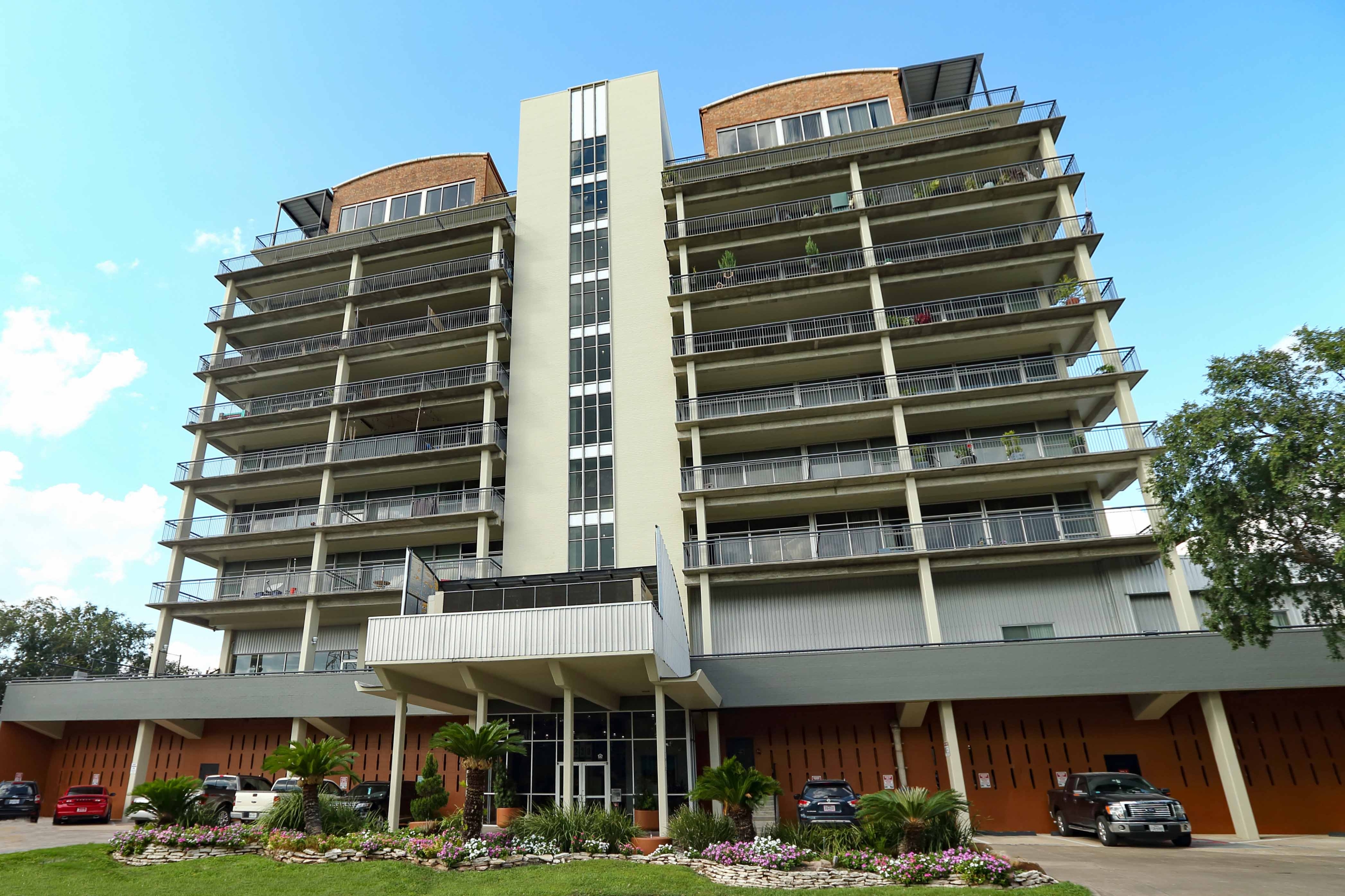 230 W Alabama