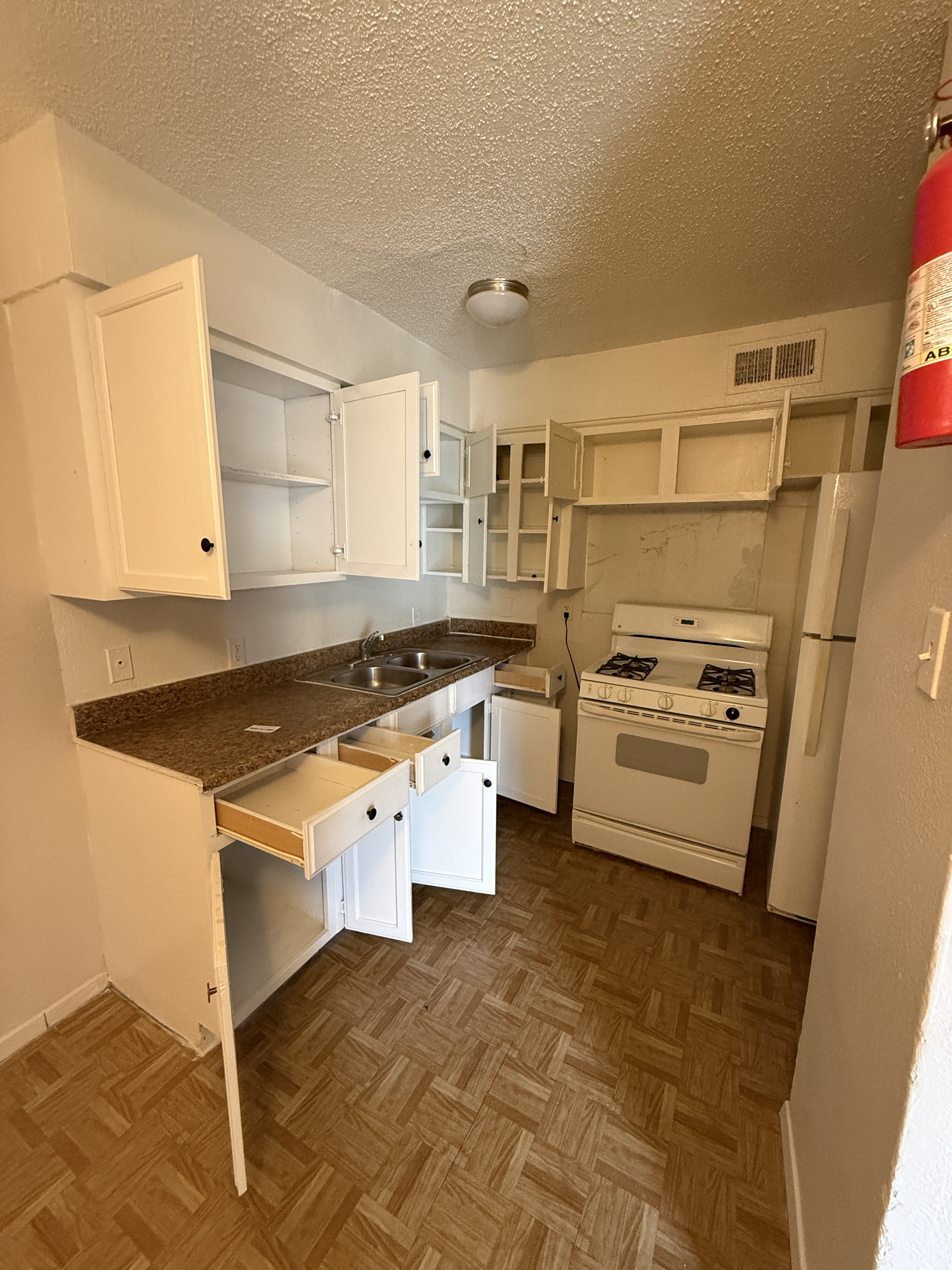 8445 Winkler Dr - 11